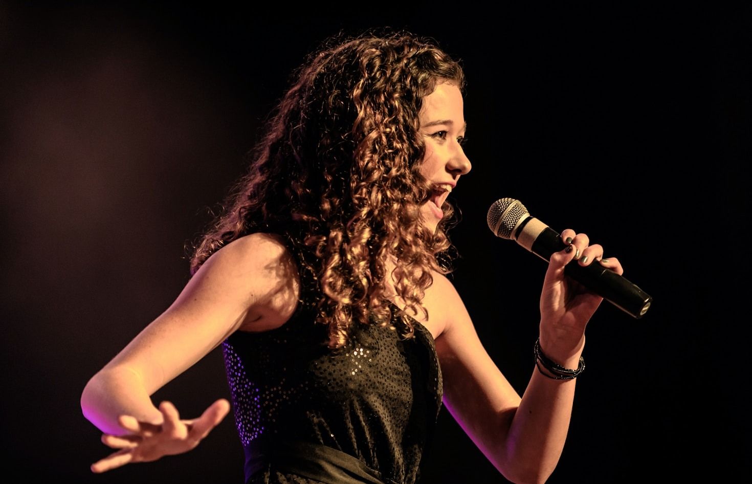 Pasos esenciales para iniciar tu carrera como cantante